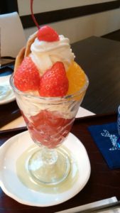 いちごパフェ